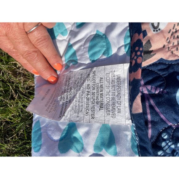 Queen Quilted Blanket Set W/ Fox & Heart Print Reversible Includes 2 Pillow Sham - Picture 5 of 5